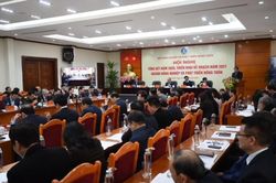 Nông nghiệp vượt 'khó khăn kép', tăng trưởng 2,5% xuất khẩu