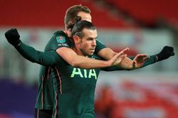 Bale 'nổ súng' đưa Tottenham vào bán kết cúp Liên đoàn