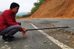 Khắc phục điểm sụt lún nghiêm trọng trên quốc lộ ở Thanh Hóa