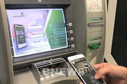 Chủ thẻ Vietcombank từ nay có thể rút tiền tại ATM bằng mã QR