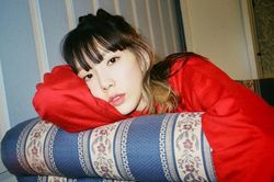 Không quảng bá trên sân khấu, Taeyeon vẫn chiêu đãi fan với What Do I Call You phiên bản 'nuốt đĩa'