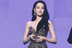 Sau tin đồn tình cảm, Địch Lệ Nhiệt Ba như thế nào?