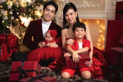 Thu Thủy hạnh phúc đón Giáng sinh bên Kin Nguyễn, nhan sắc 2 nhóc tì gây chú ý