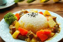 Trời lạnh làm ngay nồi cà ri bò nóng hổi, cả nhà ăn xong vẫn thòm thèm