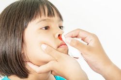 Chảy máu cam vào mùa đông ở trẻ, xử lý bằng cách nào?