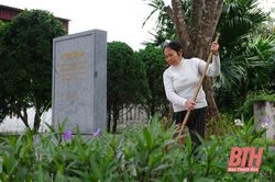 Thăm hầm kháng chiến năm xưa