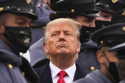 Tổng thống Donald Trump dọa để chính phủ ngừng hoạt động