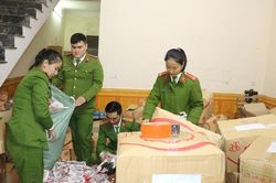 Mua 1 tấn kẹo hết date về 'hóa phép' mới sản xuất