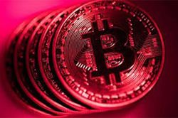 Giá Bitcoin hôm nay 24/12: Bitcoin rực cháy giữa biển lửa thị trường