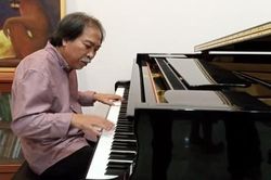 Nhà thơ Nguyễn Quang Thiều và thú chơi 'Cây ánh sáng'
