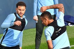 Man City: Walker và Jesus dương tính với Covid-19