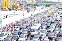 Hà Nội: Dự án thông xe, đường vẫn tắc