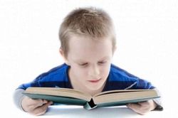 9 bí quyết dạy con tự tin nói trước đám đông