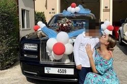 Bị chỉ trích vì mua siêu xe Rolls Royce 8 tỷ đồng tặng con trai 12 tuổi