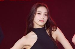 Nữ ca sĩ Hàn tố công ty không minh bạch thu nhập