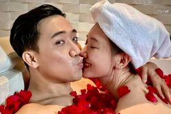 Kỷ niệm 4 năm kết hôn chỉ với 1 bức ảnh, cặp vợ chồng này khiến netizen 'hot' hết cả lên