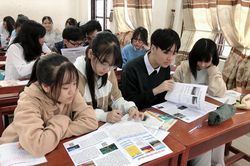 'Làm báo' để học Ðịa lý