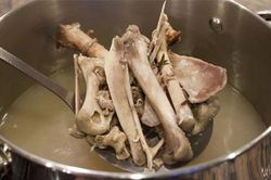 5 thói quen khi nấu cháo của mẹ khiến con còi cọc, chậm lớn