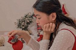 Con gái MC Quyền Linh 'chốt show' đêm Giáng sinh bằng bộ ảnh '360 độ không góc chết'