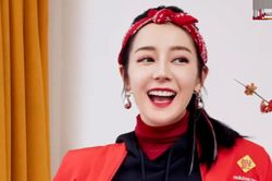 Địch Lệ Nhiệt Ba bị chê ăn mặc như bà thím, có nét phu thê với Hoàng Cảnh Du