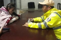 Công an Thừa Thiên - Huế lao mình xuống sông cứu người trong đêm đông lạnh giá
