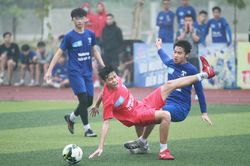 Loạt trận 9h sáng 27-12