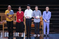 Hoài Linh rưng rưng nhớ Chí Tài, cảm ơn người nhận lời diễn cùng anh thay nam danh hài