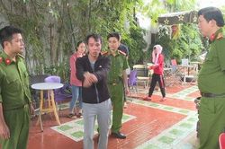 Xin về sớm vì vợ sắp sinh, người đàn ông bị bạn thân đâm chết