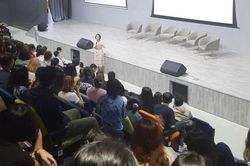Gần 500 sinh viên bức xúc vì trường chấm lại bài thi