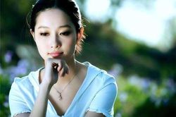 Bị dọa đuổi về ngoại vì 'không trọn phận làm vợ', vợ lẳng lặng mở điện thoại cho chồng xem đoạn tin nhắn mà khiến anh đứng hình tại chỗ