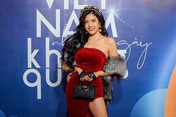 Phan Hoàng Thu xách túi 500 triệu đồng dự event