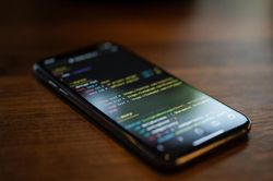 Những chiếc iPhone có 'tiền tấn' cũng không thể mua được