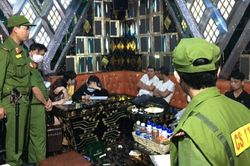 Phát hiện 27 nam thanh nữ tú dương tính với ma túy bên trong quán karaoke