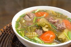 Món ngon mỗi ngày: Canh dưa chua thịt bò nóng hổi, thơm ngon