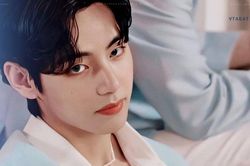 V BTS bất ngờ thua 1 người trong danh sách 100 Gương mặt đẹp trai nhất 2020