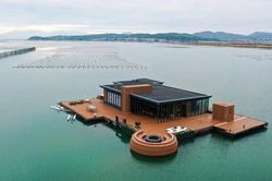 Đại gia chi tiền tỷ xây dinh thự nổi 600m2 trên biển