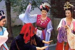 Tại sao Trư Bát Giới phải lột áo sau khi trừ yêu trong Tây du ký 1986?