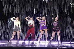 Sân khấu 'Pretty Savage' của BlackPink mang về 100 triệu lượt view