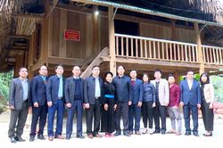 Cụm thi đua số 1 ngành Tổ chức xây dựng Đảng bàn giao nhà tình nghĩa