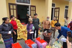 Trao quà hộ khó khăn, bệnh nhân, bàn giao hệ thống lọc nước