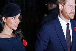 Dân mạng phẫn nộ trước tính toán khôn ngoan của vợ chồng Meghan Markle và Hoàng tử Harry