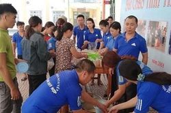 Ấm lòng bát cháo tình thương