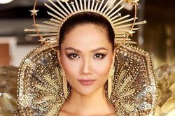 'Nữ thần mặt trời' H'Hen Niê
