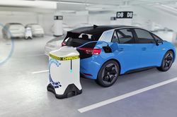 Volkswagen chế tạo robot giúp sạc ô tô điện
