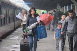 Vì sao đường sắt ế hơn 100.000 vé tàu Tết?