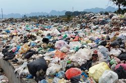 Hà Nội: Gần 10.000 tấn rác tại huyện Mỹ Đức chờ Công ty Minh Quân xử lý