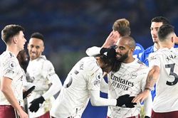 Brighton 0-1 Arsenal: Lacazette mất 21 giây để sắm vai người hùng
