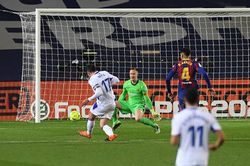 Barcelona 1-1 Eibar: Một chân dung lố bịch của Barca, Messi đã có câu trả lời