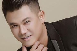 Vợ chồng Việt Hương đưa tro cốt ca sĩ Vân Quang Long về Việt Nam