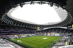 Trận Tottenham vs Fulham bị hoãn vì Covid-19, Mourinho mỉa mai giải đấu